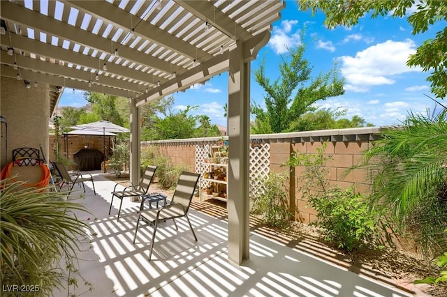 10372 Natural Springs Ave, Las Vegas, NV 89129 - fenced backyard with a pergola and a patio area