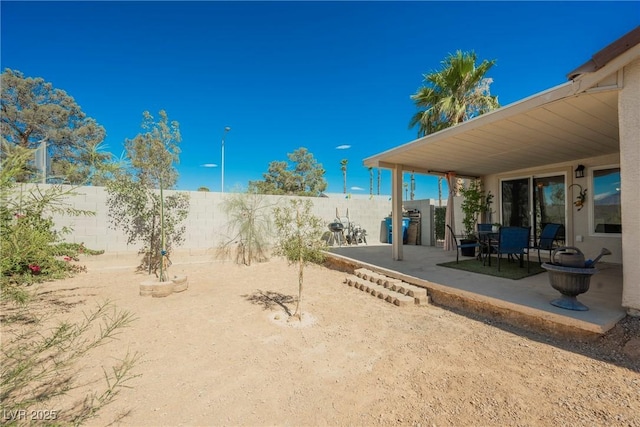 6552 Sweetzer Way, Las Vegas, NV 89108 - fenced backyard featuring a patio area