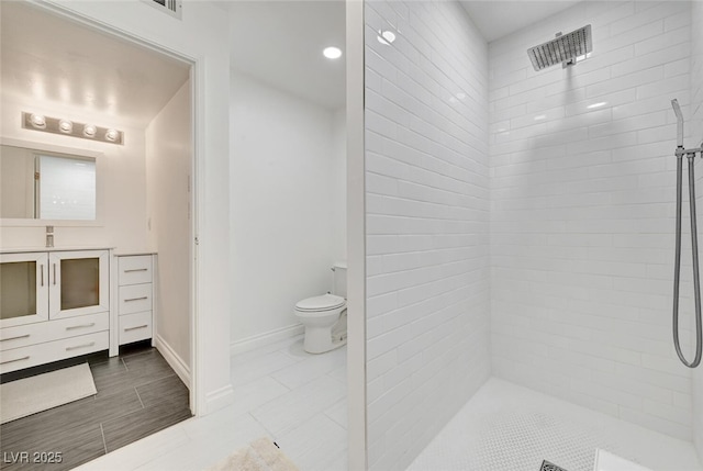2095 Mohigan Way, Las Vegas, NV 89169 - full bath with a tile shower, vanity, and recessed lighting