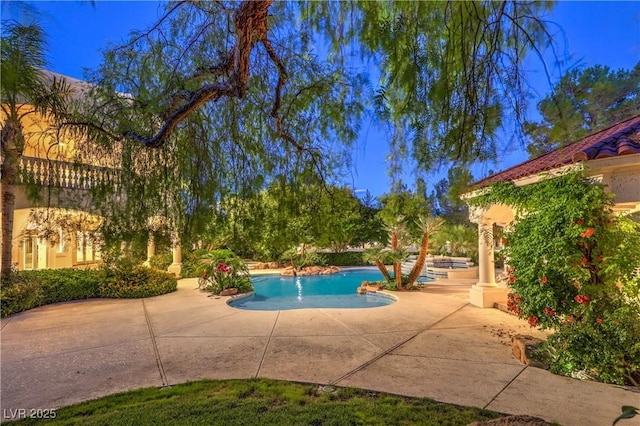 8021 Obannon Dr, Las Vegas, NV 89117 - outdoor pool featuring a patio