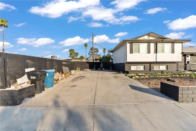 6233 Elton Ave, Las Vegas, NV 89107 - view of side of home with concrete driveway