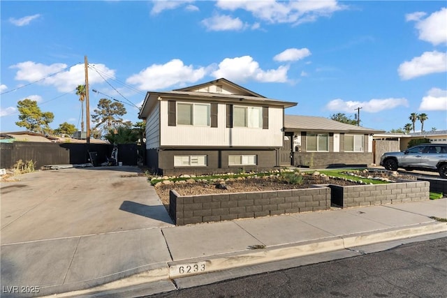 6233 Elton Ave, Las Vegas, NV 89107 - tri-level home with driveway