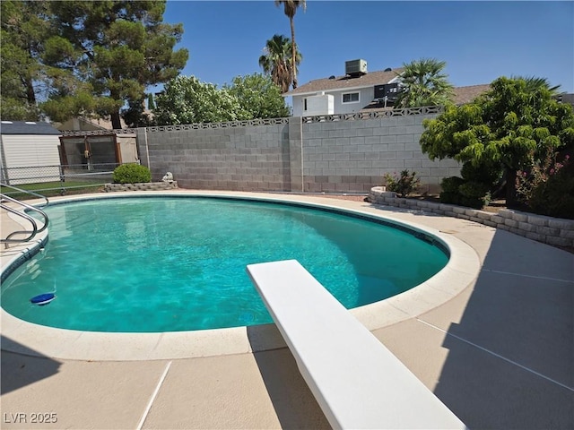 7704 Peacock Ave, Las Vegas, NV 89145 - view of swimming pool featuring a diving board