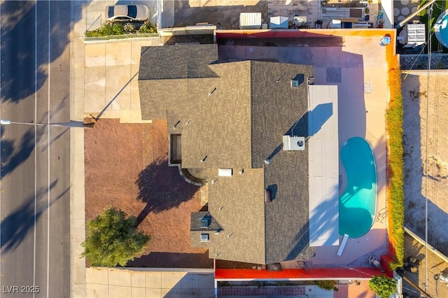 1571 Pawnee Dr, Las Vegas, NV 89169 - view of subject property featuring a pool area