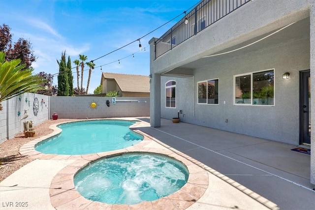 7816 Red Leaf Dr, Las Vegas, NV 89131 - view of swimming pool with an in-ground hot tub, a patio area, and a fenced backyard