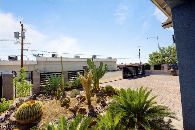 605 N Yale St, Las Vegas, NV 89107 - view of yard