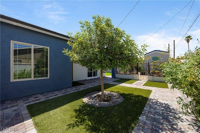 605 N Yale St, Las Vegas, NV 89107 - view of yard with a patio area