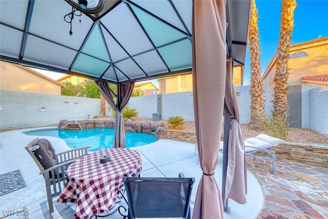 895 Beartooth Falls Ct, Henderson, NV 89052 - fenced backyard featuring a gazebo and a patio area