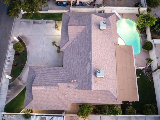 1009 Ironwood Dr, Las Vegas, NV 89108 - view from above of property featuring a pool area