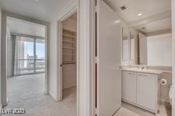 2877 Paradise Rd Unit 904, Las Vegas, NV 89109 - view of hallway