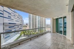 2877 Paradise Rd Unit 904, Las Vegas, NV 89109 - balcony with a city view