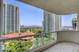 2877 Paradise Rd Unit 904, Las Vegas, NV 89109 - view of balcony