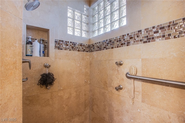 1890 Pago Ct, Las Vegas, NV 89117 - full bathroom with tiled shower