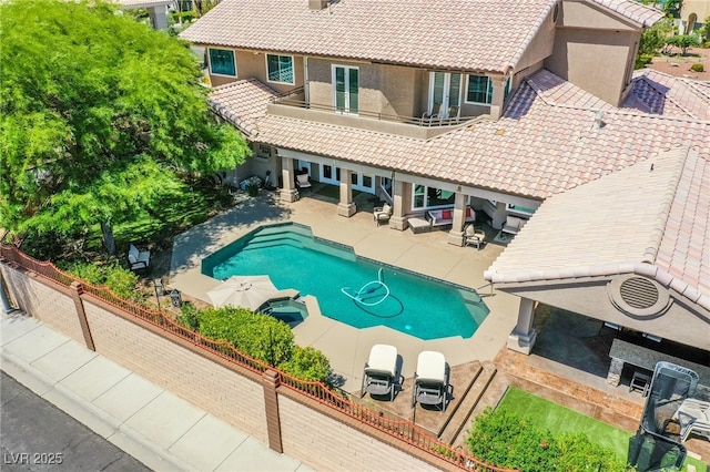 1890 Pago Ct, Las Vegas, NV 89117 - view of swimming pool featuring outdoor lounge area, a fenced backyard, a patio area, and a pool with connected hot tub