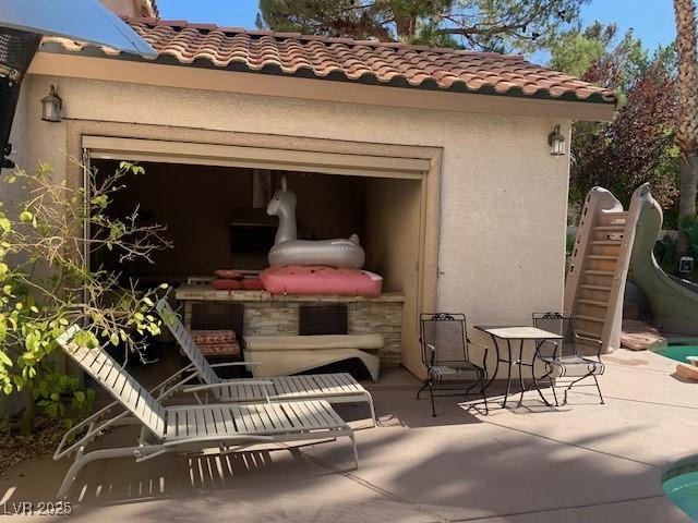 302 Doe Run, Henderson, NV 89012 - view of garage