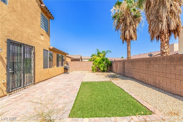 9221 Thunder Falls Ct, Las Vegas, NV 89149 - fenced backyard with a patio