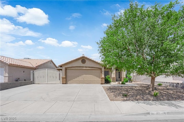 127 Vista Del Lago St, Henderson, NV 89015 - photo 1
