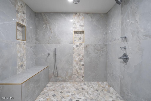 714 Lacy Ln, Las Vegas, NV 89107 - bathroom with a tile shower