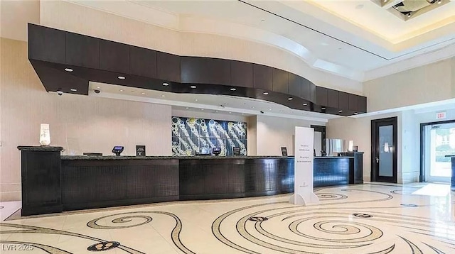 125 E Harmon Ave Unit 220, Las Vegas, NV 89109 - welcome area with a towering ceiling