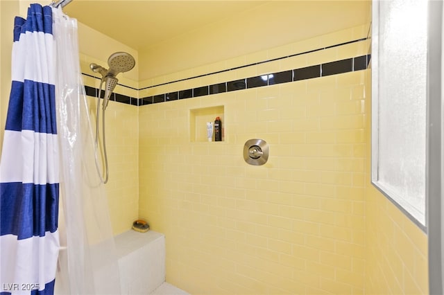 639 Lacy Ln, Las Vegas, NV 89107 - full bathroom featuring tiled shower