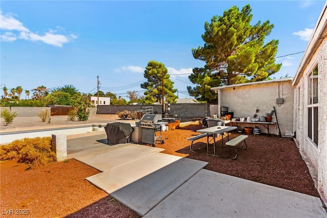 639 Lacy Ln, Las Vegas, NV 89107 - fenced backyard featuring area for grilling and a patio area