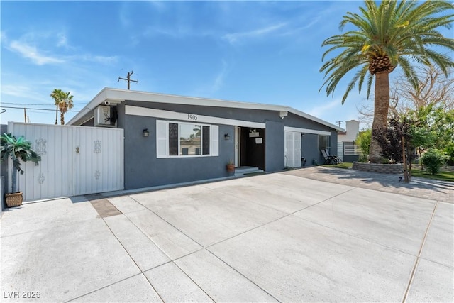 1905 Las Verdes St, Las Vegas, NV 89102 - view of front of house with stucco siding