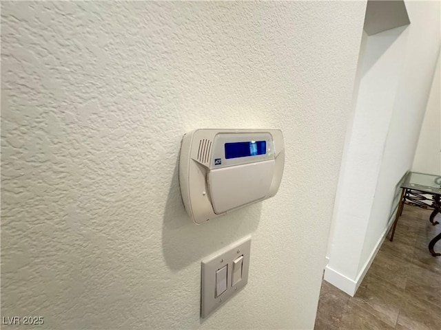 2406 Showcase Dr, Las Vegas, NV 89134 - detailed view of a textured wall