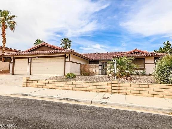 8808 Silvagni Dr, Las Vegas, NV 89117 - photo 1
