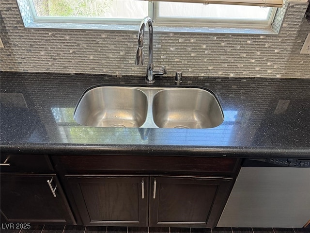 10118 Farmington Hall Ct, Las Vegas, NV 89129 - photo 8