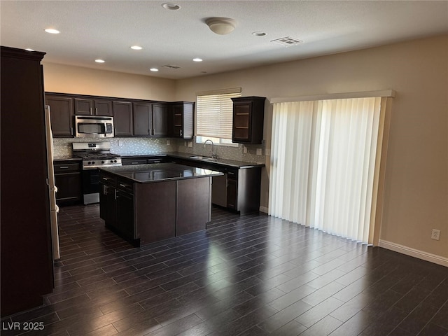 10118 Farmington Hall Ct, Las Vegas, NV 89129 - photo 11