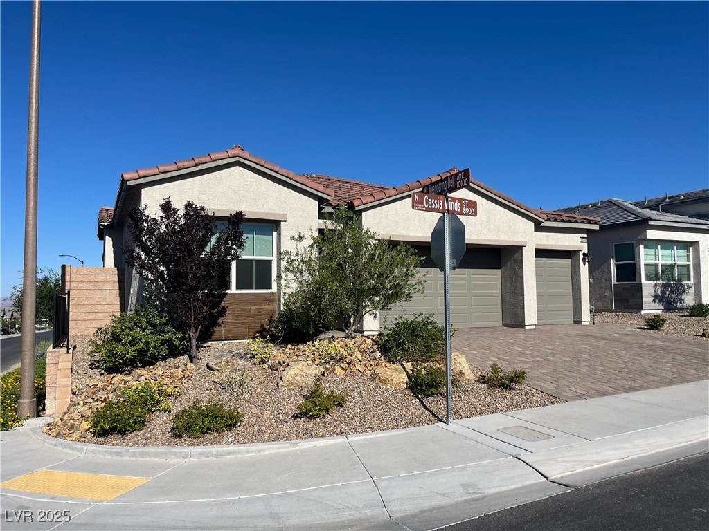 8946 Cassia Winds St, Las Vegas, NV 89166 - photo 2