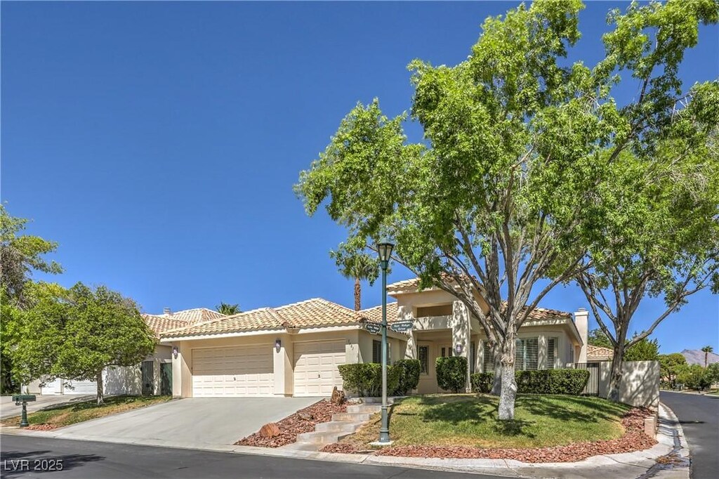 1601 Sun Ridge Dr, Las Vegas, NV 89117 - photo 1