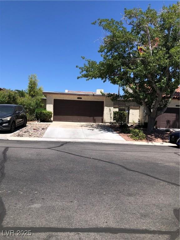 3066 Conquista Ct, Las Vegas, NV 89121 - photo 1