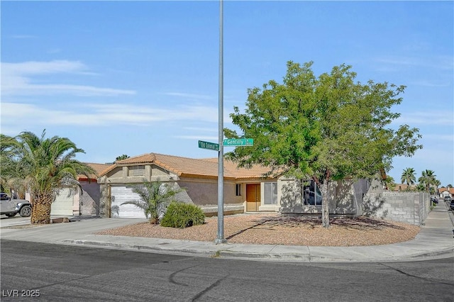 2820 Gentilly Ln, Las Vegas, NV 89108 - photo 2