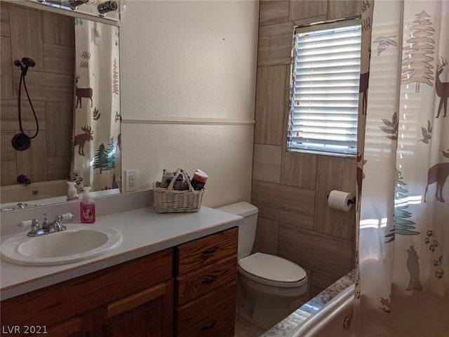 full bathroom featuring toilet, oversized vanity, and shower / tub combo