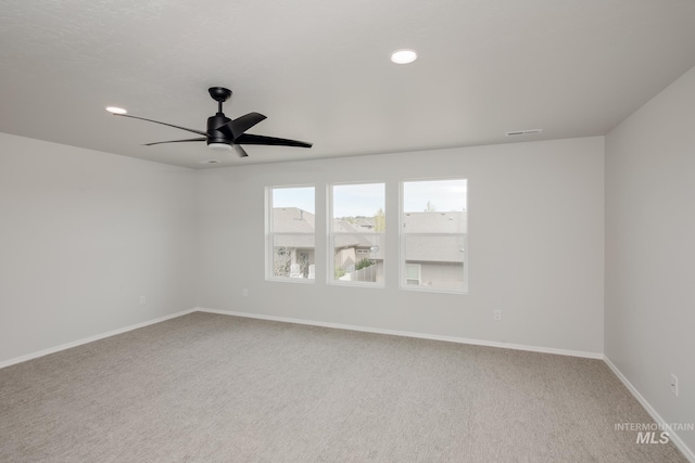 unfurnished room with carpet flooring and ceiling fan