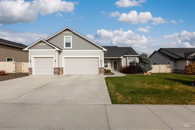 view of front of property featuring a front lawn and a garage