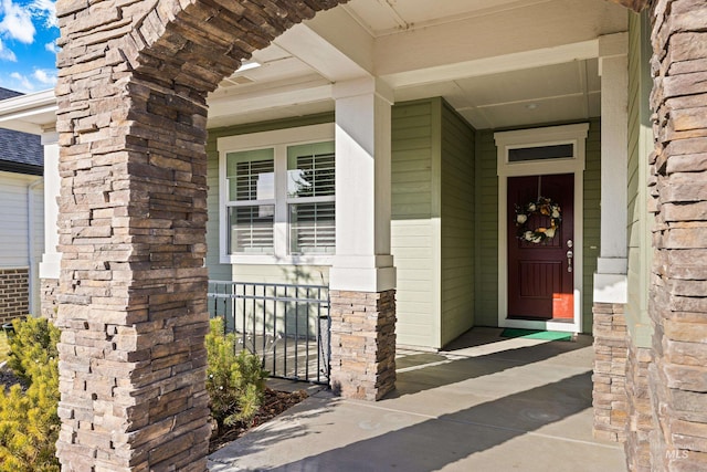 entrance to property featuring a porch