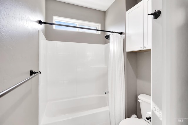 680 E 19th St, Burley, ID 83318 - bathroom with toilet and shower / bath combo with shower curtain