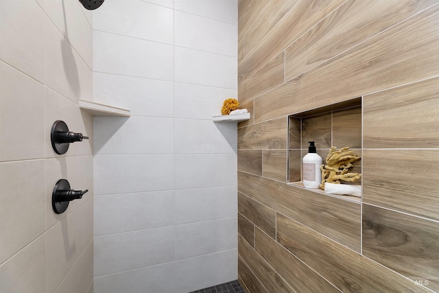 full bath with tiled shower