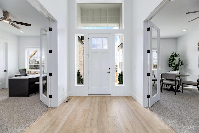 foyer featuring a ceiling fan, wood finished floors, baseboards, and recessed lighting