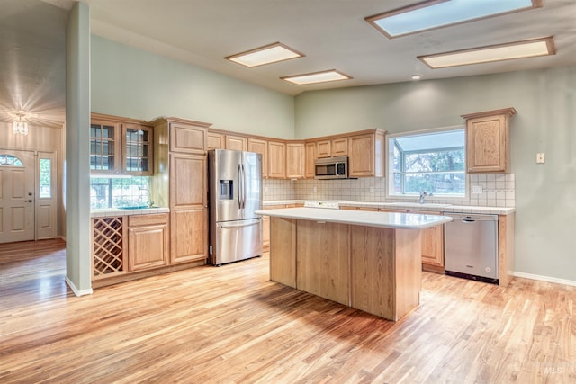 1921 Arcata Way, Ontario, OR 97914 - kitchen featuring stainless steel appliances, light wood-style flooring, a center island, tasteful backsplash, and high vaulted ceiling