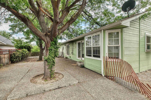 1921 Arcata Way, Ontario, OR 97914 - view of yard with a patio area and entry steps