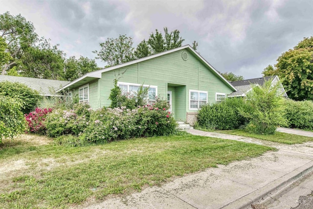 1921 Arcata Way, Ontario, OR 97914 - view of front of property with a front yard