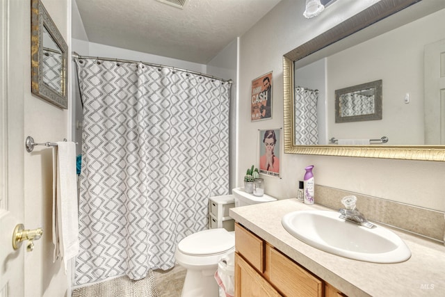 1921 Arcata Way, Ontario, OR 97914 - full bathroom featuring vanity, a textured ceiling, tile patterned floors, and a shower with curtain