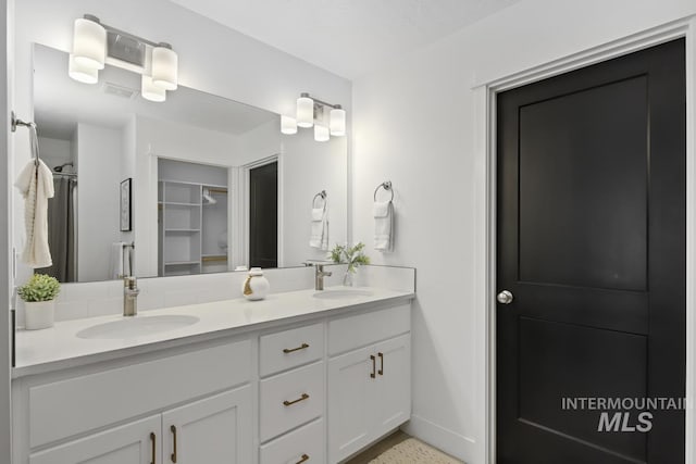 bathroom with vanity