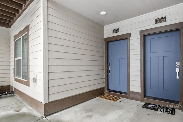 entrance to property featuring a porch