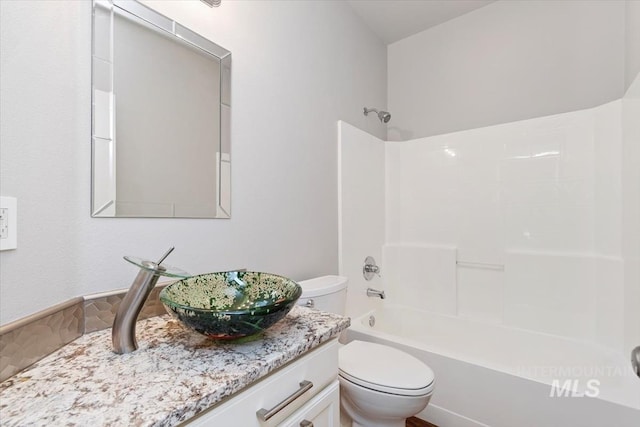 2249 N Eagle Creek Ln, Eagle, ID 83616 - bathroom with toilet, vanity, and washtub / shower combination