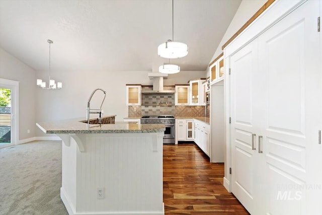 2249 N Eagle Creek Ln, Eagle, ID 83616 - kitchen with high end stove, vaulted ceiling, a sink, island exhaust hood, and tasteful backsplash