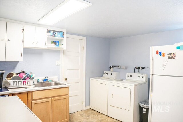 304 6th Ave, Lewiston, ID 83501 - washroom with washing machine and dryer and a sink